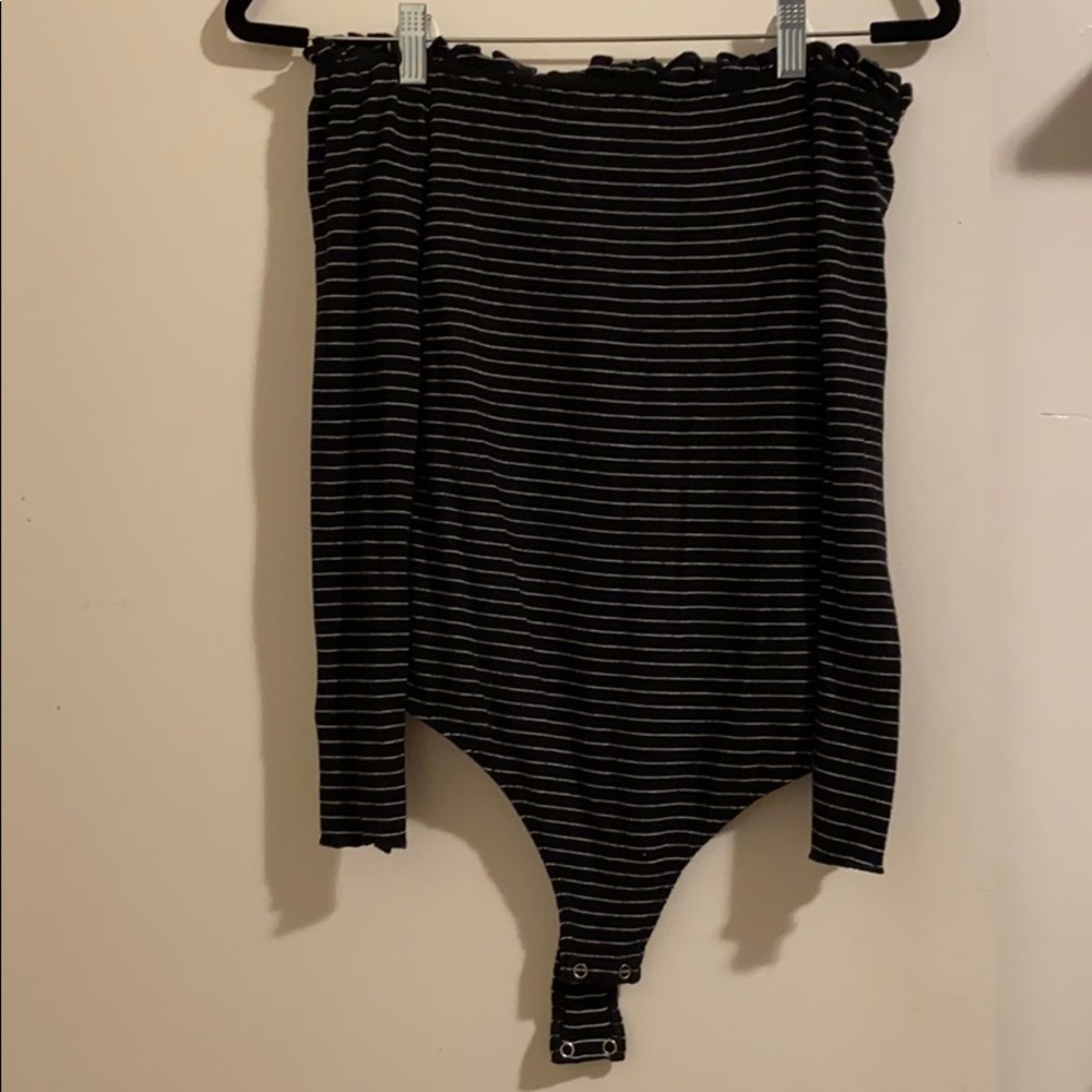 Le lis long sleeved body suit.